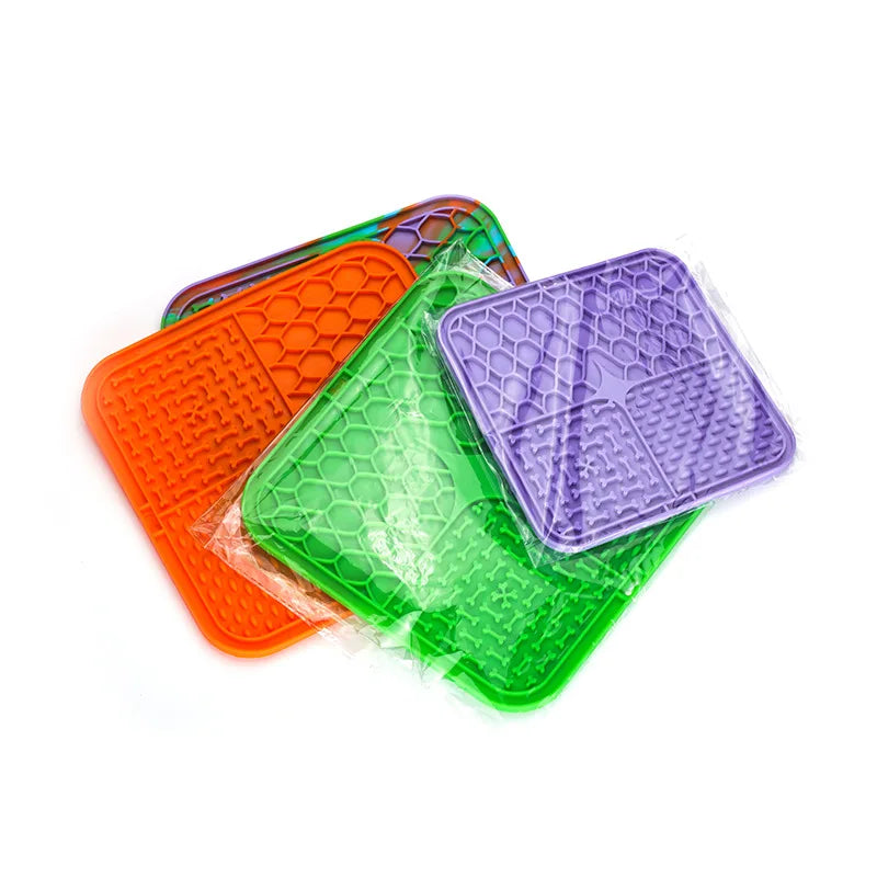Silicone Pet Licking Pad – Slow Feeder with Suction Cups